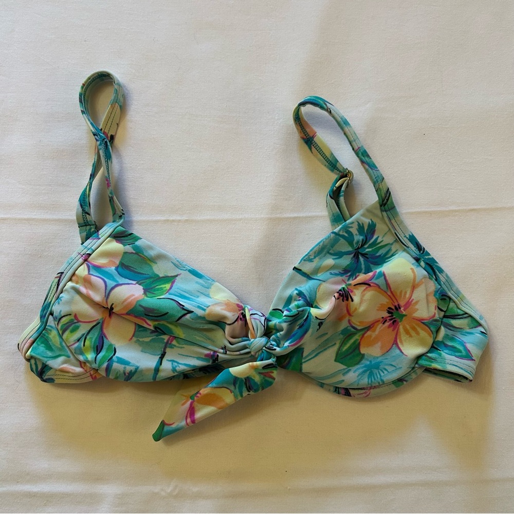 🔥5 for $20 - Medium Floral Bikini Top